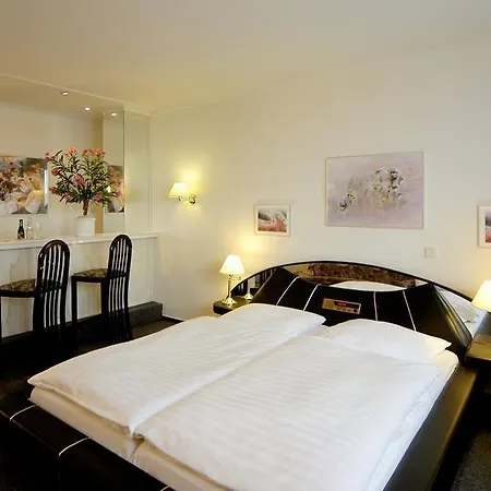 Berliner Baer Hotel *