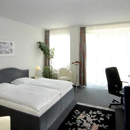 Berliner Baer Hotel *